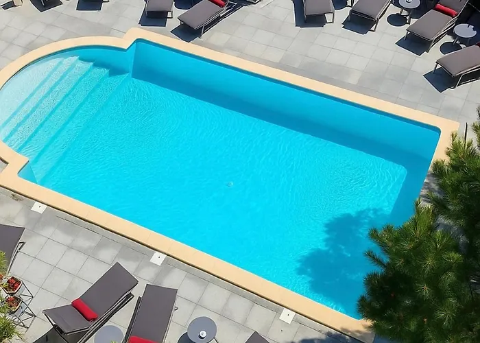 Le M & Bordeaux Aeroport By & Preference Hotel 4*