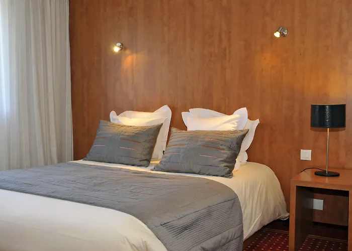 Hotel Le M & Bordeaux Aeroport By & Preference 4*